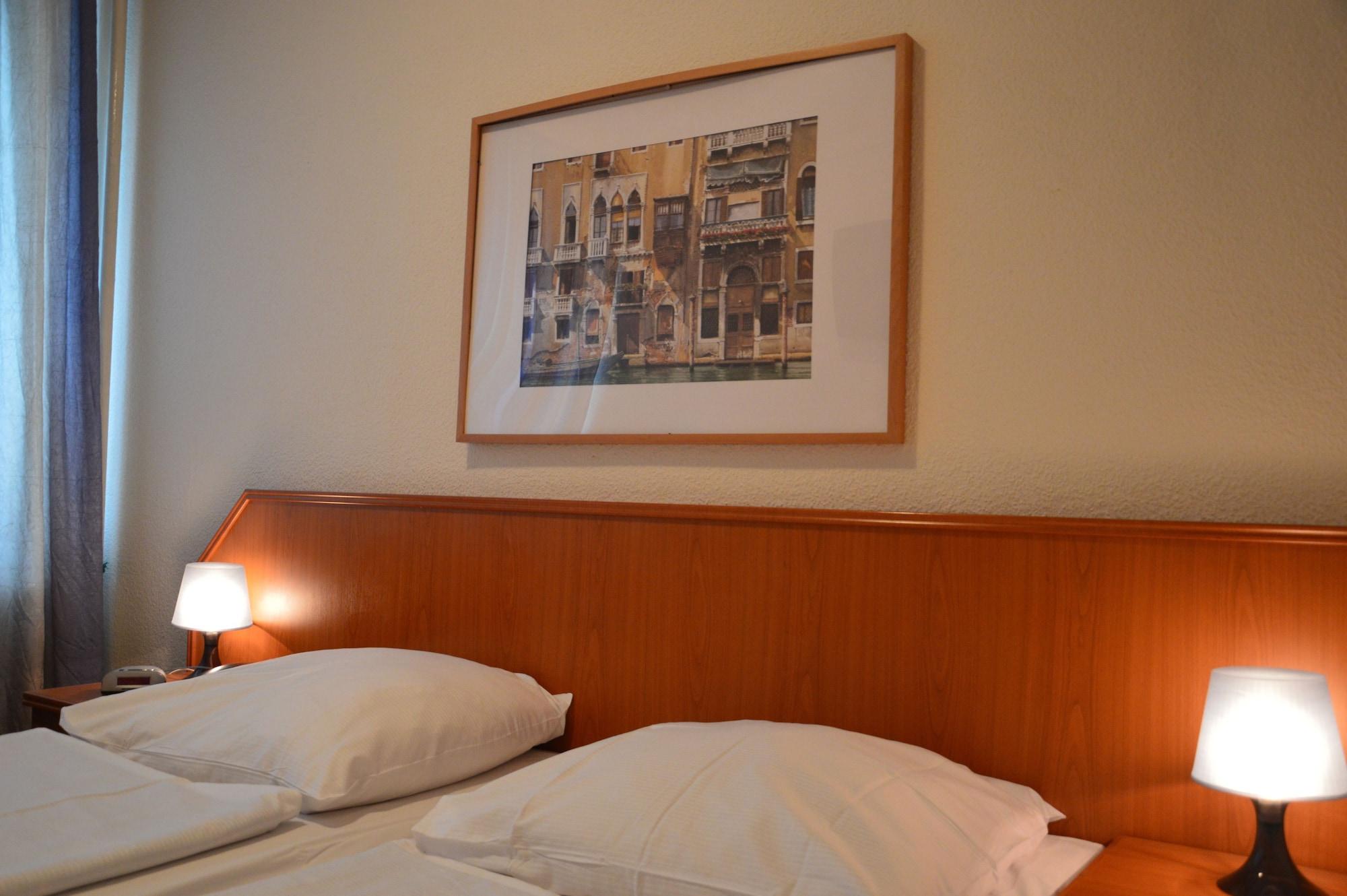 Hotel Mercedes/Centrum Hamburg-Harburg Exteriör bild